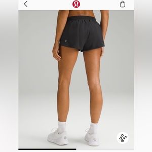 Lululemon Hotty Hot 2.5in shorts size 8